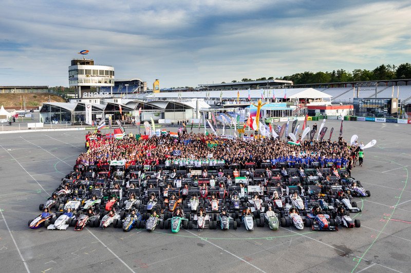 MAEDLERAntrieb's tweet photo. Am vergangenen Wochenende fand die @FormulaStudentG am Hockenheimring statt: Herzlichen Glückwunsch an alle Teams! Wir freuen uns, mit MÄDLER Antriebselementen in vielen Rennwagen dabei gewesen zu sein. #MAEDLER #MAEDLER4talents #fsg19 Bildmaterial: @FormulaStudentG https://t.co/f55K3xc8RE