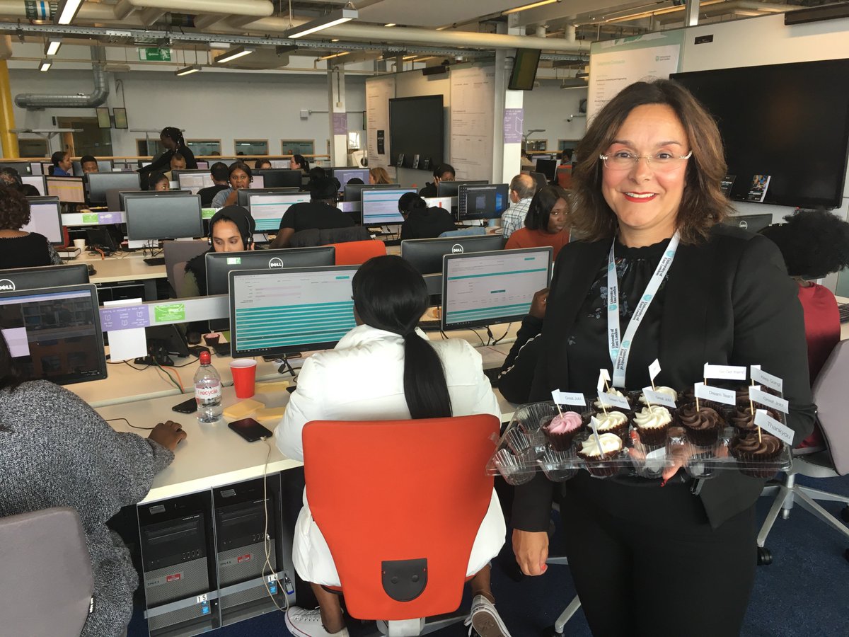 UEL_News's tweet photo. Our clearing centre is in full swing, with VC&amp;P @ProfBroderick on hand to supply a welcome energy boost! https://t.co/tGffqt15Mv