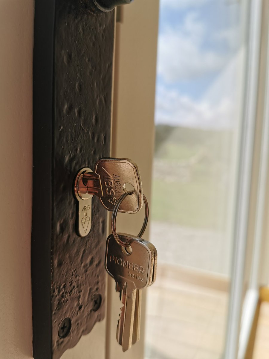 Ltlocksmiths's tweet image. Quick lock upgrade for customer having moved into there new house. Fresh keys meaning no previous owners have the keys