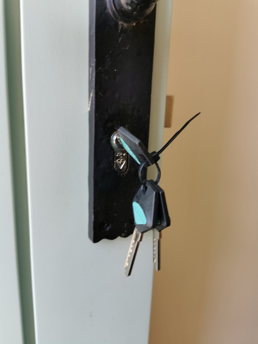 Ltlocksmiths's tweet image. Quick lock upgrade for customer having moved into there new house. Fresh keys meaning no previous owners have the keys
