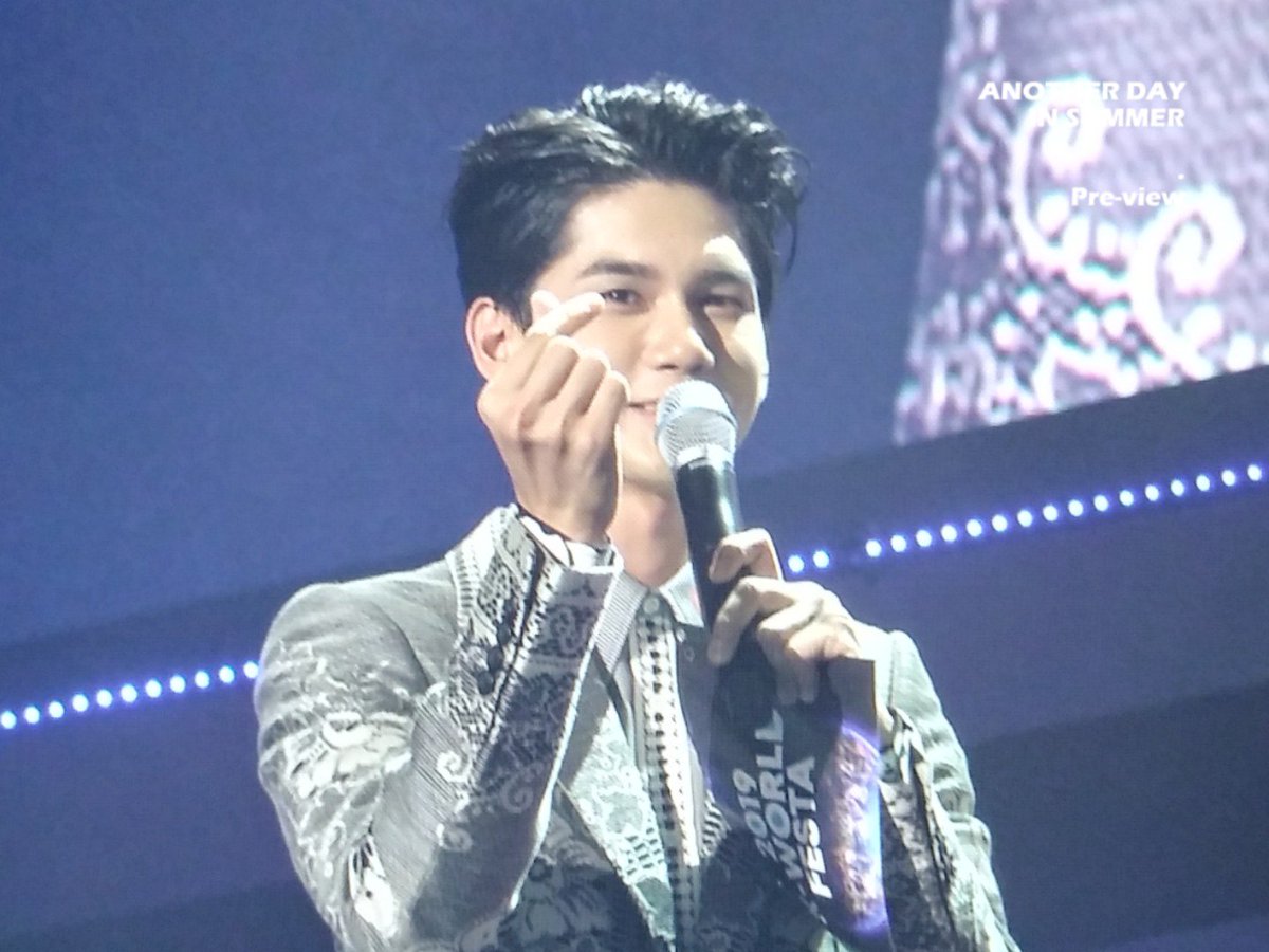 summer950825's tweet photo. 190815 2019 k-world festa #옹성우 #ONGSEONGWU 

오랜만에 본 성우✨✨✨ 너무 잘생겼다✨✨✨✨✨ https://t.co/8FpuZ7QRJq