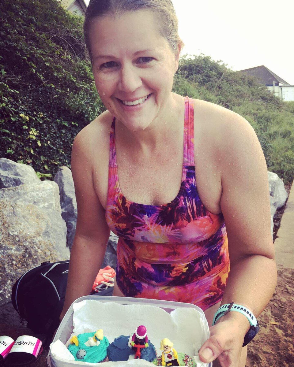 CathFluffybob1's tweet photo. Awesome start to bday early morning skins swim with cake thank you ladies @sarahpjones1 @ClareBuntio and delyth and Lucy #goggleface https://t.co/RufKC7Rl31