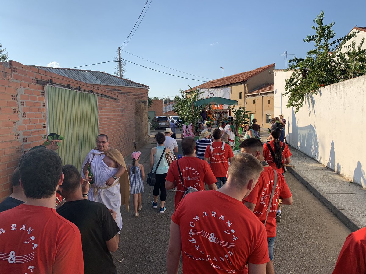 A continuación fuimos a #SaludesDeCastroponce, un pueblo con mucha marcha, lo pasamos en grande y el trato no podía haber sido mejor, asimismo agradecer a nuestros colegas de la <a href="/CMecanica/">Charanga Mecánica</a> de #BenavidesDeÓrbigo por pensar en nosotros #Charanga #Fiestas #Música #leonesp