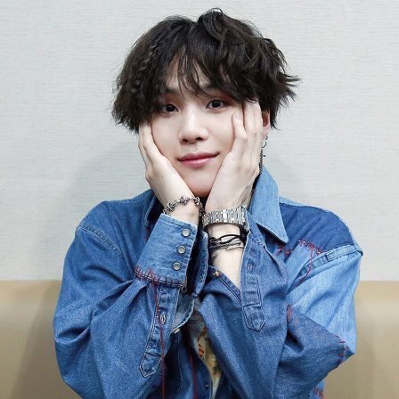 yourfriendtea's tweet photo. Просто посмотрите на эту плюшку.
#MTVHottest BTS @BTS_twt https://t.co/0HsiK94Opn