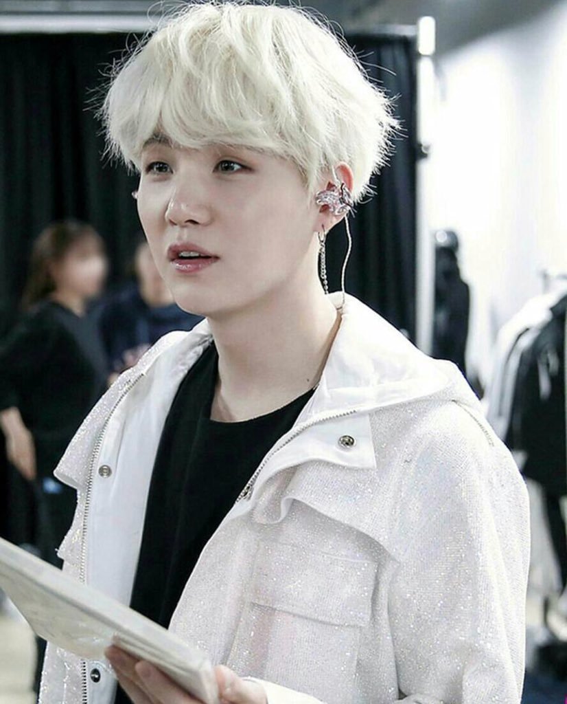 yourfriendtea's tweet photo. Просто посмотрите на эту плюшку.
#MTVHottest BTS @BTS_twt https://t.co/0HsiK94Opn