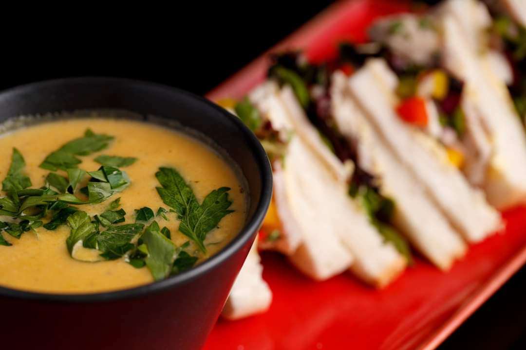 GunpowderBar's tweet photo. We're now open for lunch on Thursdays &amp; Fridays from 12pm!  

Check out our HUNGER BUSTER DEAL, Soup, Chips &amp; Sandwich Combo deal, Steak &amp; Chips, our HUNGER BUSTER DEAL, Fish &amp; Chips, Burgers, Pizzas &amp; more.

#clondalkin https://t.co/rNLGhwqJJY
