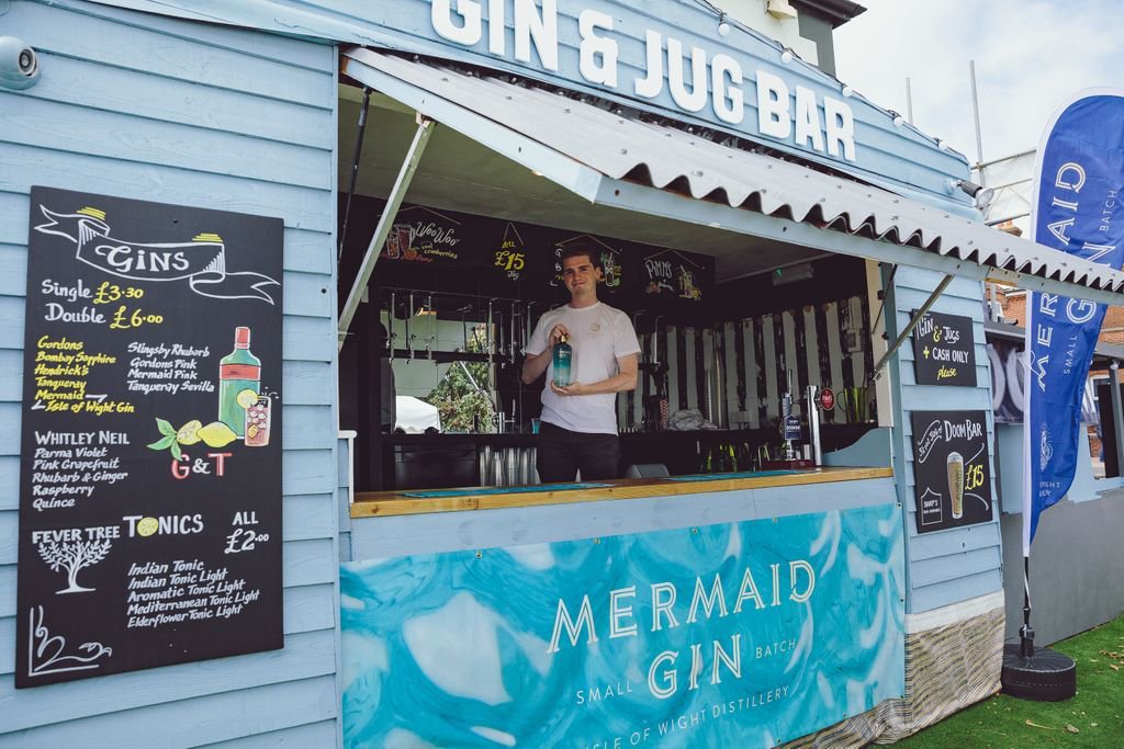 iowdistillery's tweet photo. We are just loving the Gin and Jug Bar @dukeofyorkcowes a great spot for a chill after racing today. 🍸😎
.
.
.
.
#cowesweek2019 #cowesweek #mermaidgin #dukeofyorkcowes #doombar #ginandjugbar #gin #freeyourspirit #spirited 🍸😎 https://t.co/MjcMRMvbQf
