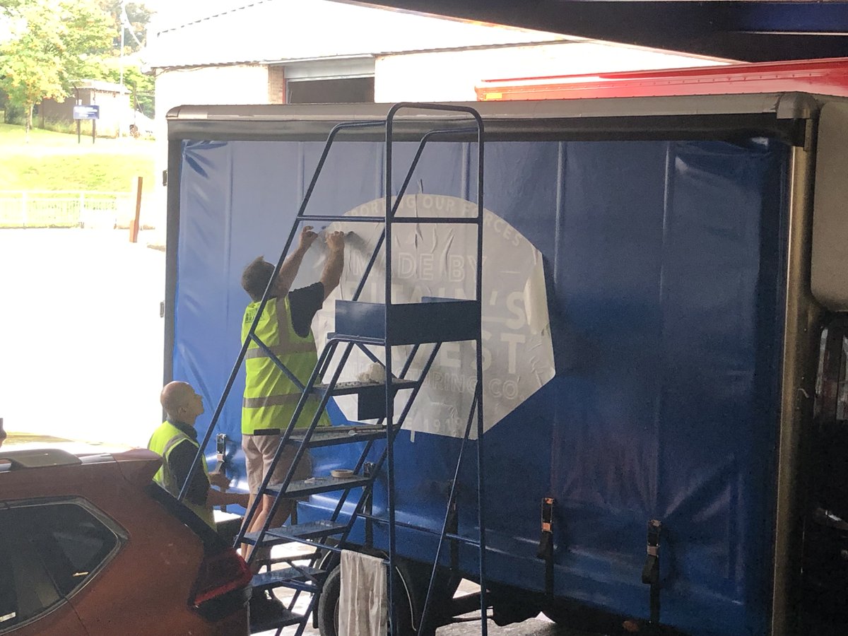 BravestMfgCo's tweet photo. Made by Britain's Bravest and delivering to a location near you! If you spot our newly #signwritten van out and about on the roads, why not snap and pic πΈ and tag @BravestMfgCo
#RBLI100 #Print #Mail #Fulfilment #PickandPack #RoadSigns #RailSigns #CommercialSigns #Veterans https://t.co/KFoPsTYTdA