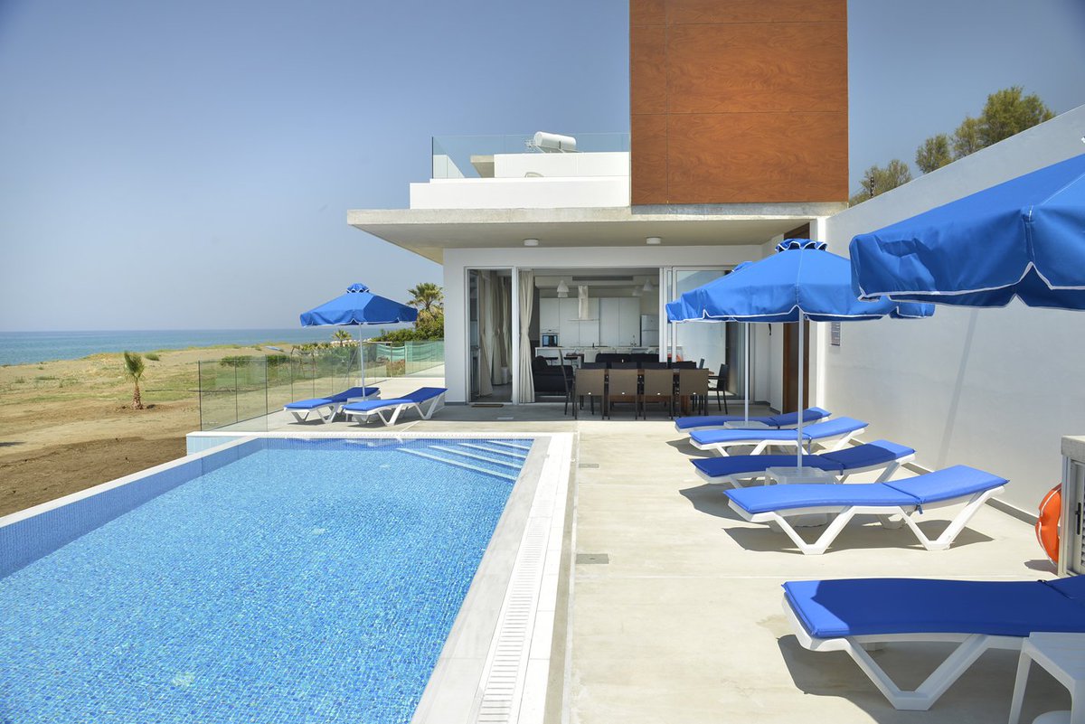 villaselect's tweet photo. These villas are now on sale for 2020 - Anna Beach Villa and Anthi Beach Villa.

#Argaka - #Paphos - #Cyprus 

Located next door to each other right on the #beachfront in the quiet village of Argaka, yet both enjoy complete #privacy https://t.co/X6CodHZbJG