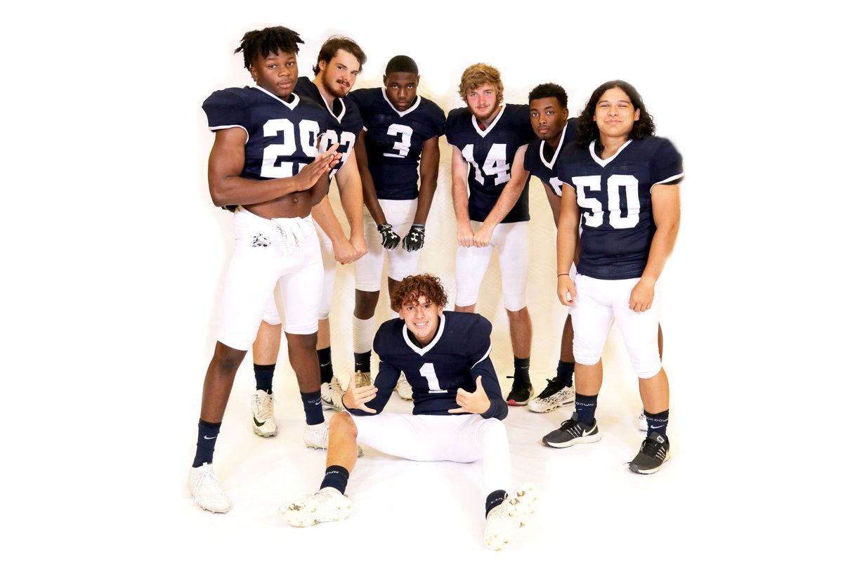 WCSwildcats1's tweet photo. 1st Day of School! 1st Football Scrimmage Tonight! 7:00pm at St. Johns. #MenOfFall #ServantLeadership #TeamAttitude #seniorszn https://t.co/aM4WcnDcmI