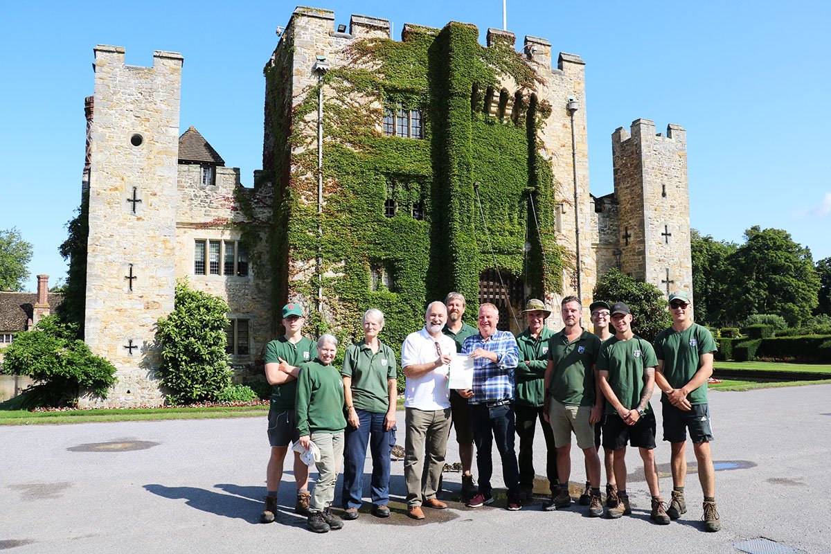 hevercastle's tweet photo. The #HeverCastle gardening team handed over a cheque for charity @PerennialGRBS from money raised from garden tours. Head Gardener Neil Miller & his team raised £107.72 from visitors’ donations to garden tours during Hever in Bloom. Well done everyone! 🙌 https://t.co/o4Wms8afVQ https://t.co/rwVvsj3jmN