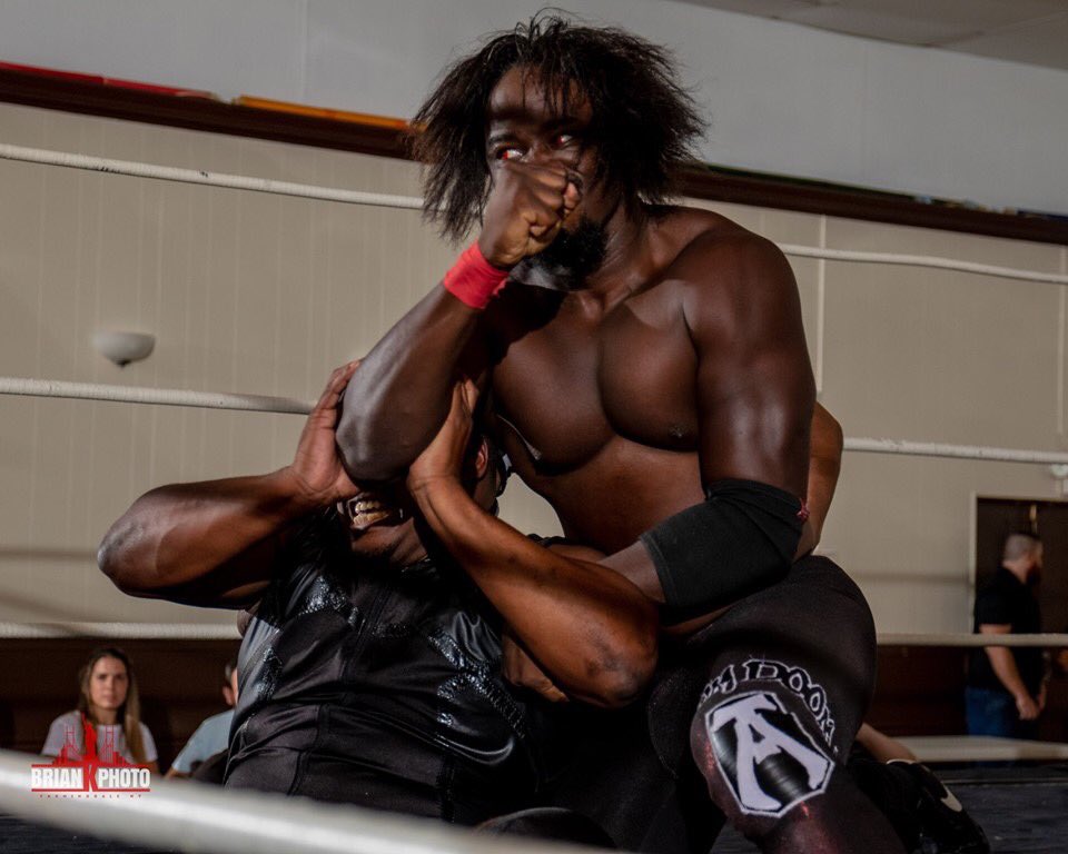 treveraeon's tweet photo. 🎵”the first cut should be the deepest, to penetrate beyond the muscle walls’ inner regions”🎵 I ain’t gonna stop stabbing until they let me in. Stab! Stab! Stab!🦇🦇🔪🔪⚰️⚰️💀💀

Photo credit 📸🔥: @briank_photo 
Taken at: @WrestlersLab #labnormal2 https://t.co/rNiwdck0R7