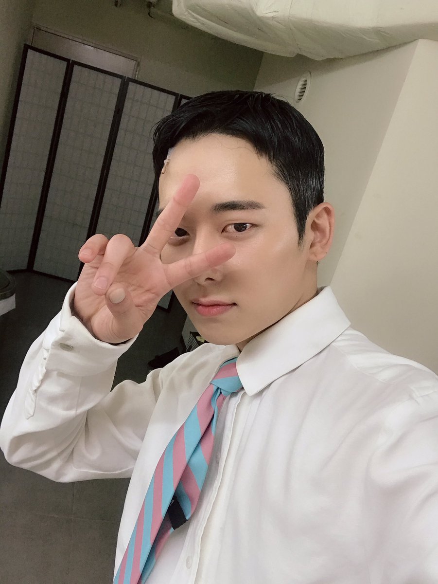 page1company's tweet photo. 연극 [#어나더컨트리] 

오늘은 워튼역 채진 배우의 막공일!😢

워튼이 먼저 졸업합니다!
지금까지 채진 워튼 사랑해주셔서 감사합니다🙇‍♂️

#채진 #막공 https://t.co/NNy34ohKmr