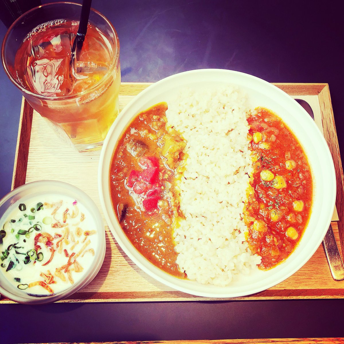 paooooooon's tweet photo. スープストックのあいがけ2種カレー。玄米だからヘルシーだと言い聞かす。

#hirootimes #hiroo #広尾 #スープストック #カレー #curry #soupstock https://t.co/UxhrHp70Vp