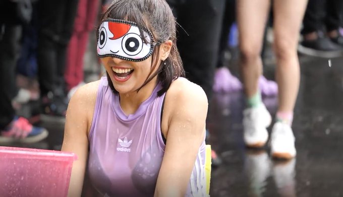 水かけイベントで濡れても可愛い台湾チアリーダー 峮峮（ちゅんちゅん）さん https://t.co/GRzyeQ7hhg<a href="/tag/%E3%82%B3%E3%82%B9%E3%83%97%E3%83%AC"class="tags"><span>#コスプレ</span></a><a href="/tag/%E5%8F%AF%E6%84%9B%E3%81%84%E3%81%A8%E6%80%9D%E3%81%A3%E3%81%9F%E3%82%89rt"class="tags"><span>#可愛いと思ったらrt</span></a><a href="/tag/%E7%BE%8E%E4%BA%BA"class="tags"><span>#美人</span></a><a href="/tag/%E3%81%84%E3%81%84%E3%81%AD%E3%81%97%E3%81%9F%E4%BA%BA%E5%85%A8%E5%93%A1%E3%83%95%E3%82%A9%E3%83%AD%E3%83%BC"class="tags"><span>#いいねした人全員フォロー</span></a><a href="/tag/%E3%83%95%E3%82%A7%E3%83%81%E3%81%AB%E5%88%BA%E3%81%95%E3%81%A3%E3%81%9F"class="tags"><span>#フェチに刺さった</span></a>