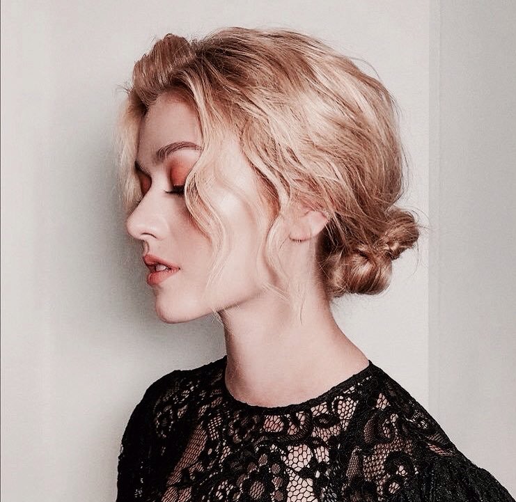 xheavenlyclace's tweet photo. I love @Kat_McNamara side profile, her looks are always so on point!

what a beauty she is, truly breathtaking this woman ❥ https://t.co/TIEptVjKWN