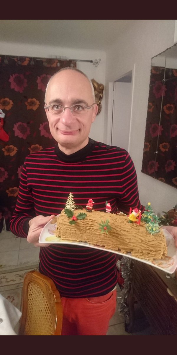 HRondelle's tweet photo. @KovalenkoBapti1 Joyeux anniversaire mon loulou, déguste ma grosse bûche faite avec amour mon ange ❤️❤️💖💋♥️♥️💖💜💗💕💞 https://t.co/TwC5HLsV92