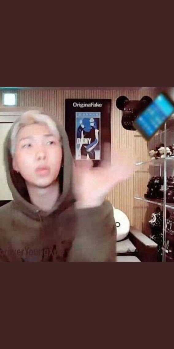 ya_tyt_gus's tweet photo. @luchshii_twt @BTS_twt #MTVHottest BTS @BTS_twt
В принципе не удивлена что у меня была бытакая реакция https://t.co/pK2T0JCIjh