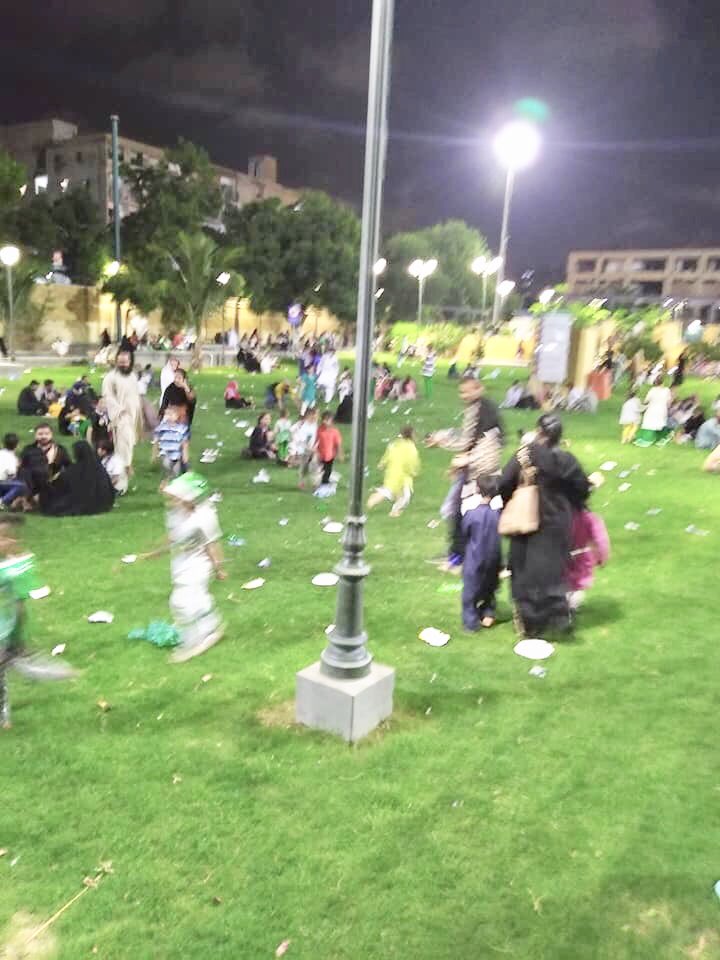 FaisalIqbalCric's tweet photo. Just Got these pictures from Pakistan🇵🇰 Karachi🤬 When 🤷🏻♂️ Will our people learn to STOP🛑✋🏼 Throwing Litter around everywhere..? Khudaa ka Vastaaa..🙏🏼 Learn to Keep At least Green places Clean!! #PeopleNeedToLearn #StopLittering @AliHZaidiPTI @MuradAliShahPPP @pid_gov @KamalPSP https://t.co/CuIBDBT08o