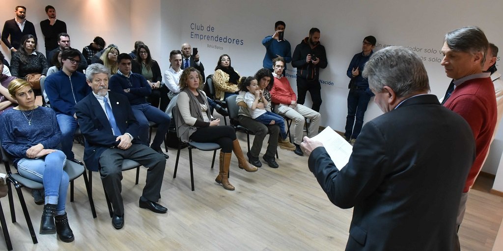 MunicipioBahia's tweet photo. ¡Siete proyectos fueron seleccionados para ser incubados #BahíaEmprende Semilla🙌🏻!

👉🏻El programa acompaña el desarrollo de las iniciativas con perfil innovador y ofrece subsidios reintegrables para su materialización. https://t.co/rmjjHFUtYl