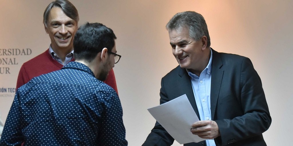 MunicipioBahia's tweet photo. ¡Siete proyectos fueron seleccionados para ser incubados #BahíaEmprende Semilla🙌🏻!

👉🏻El programa acompaña el desarrollo de las iniciativas con perfil innovador y ofrece subsidios reintegrables para su materialización. https://t.co/rmjjHFUtYl