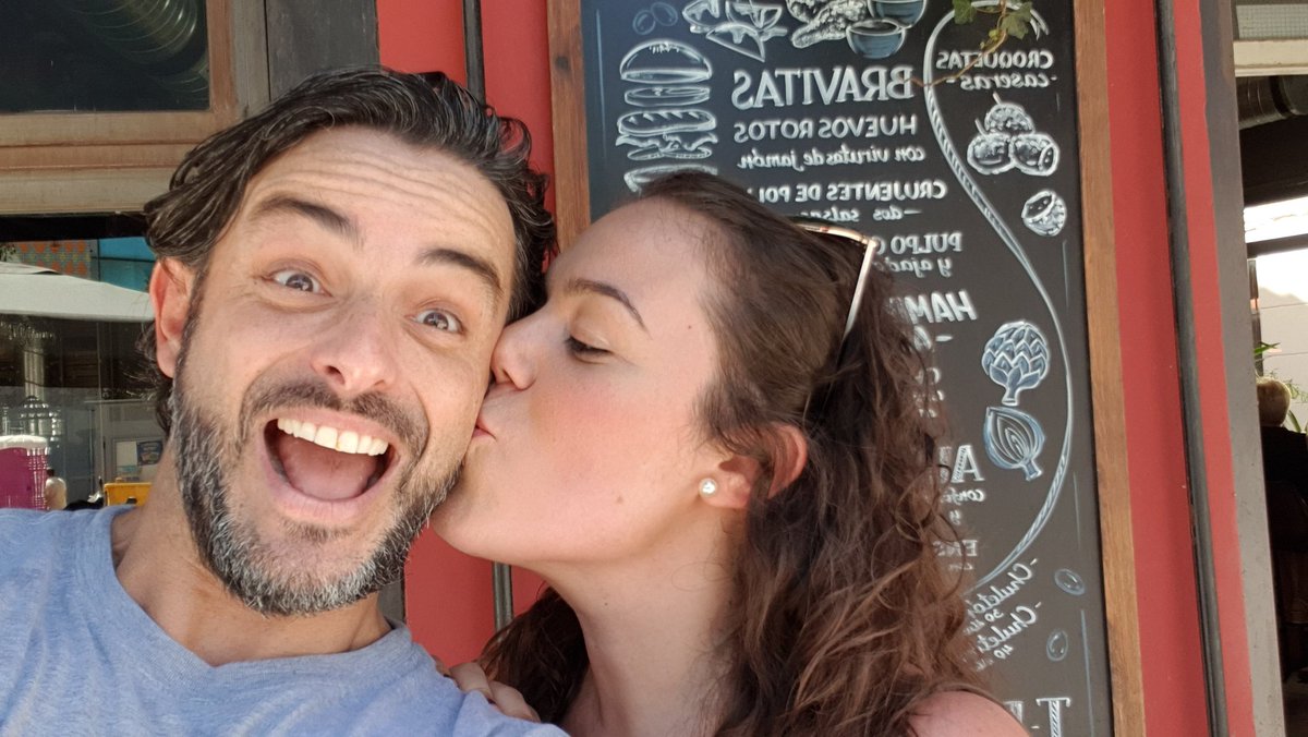 MonaguillaTomas's tweet photo. @BernardBullen en la novela eras guapo pero en persona te pasas ya! 😍 Eres un amor. El cariño con que nos trataste no se paga con nada! Gracias por regalarnos tu tiempo, tu simpatía y tu sonrisa! #ChuleriaEspañola #HatersVenidAMi #BettyEnNY y #JoaquinEnEspaña #MeLoQuedo 😜 https://t.co/OjLWnblJbX