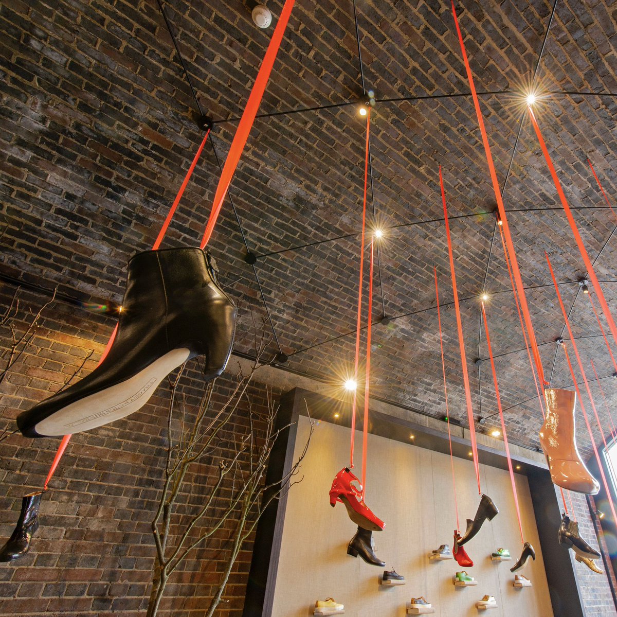 basislighting's tweet photo. We get a kick out of designing great lights.

Read our case study on our project with Tracey Neuls here https://t.co/ZviXQnwOJW

#BasisLighting #TraceyNeuls #LEDLighting #RetailLighting https://t.co/HgzFVRC51U