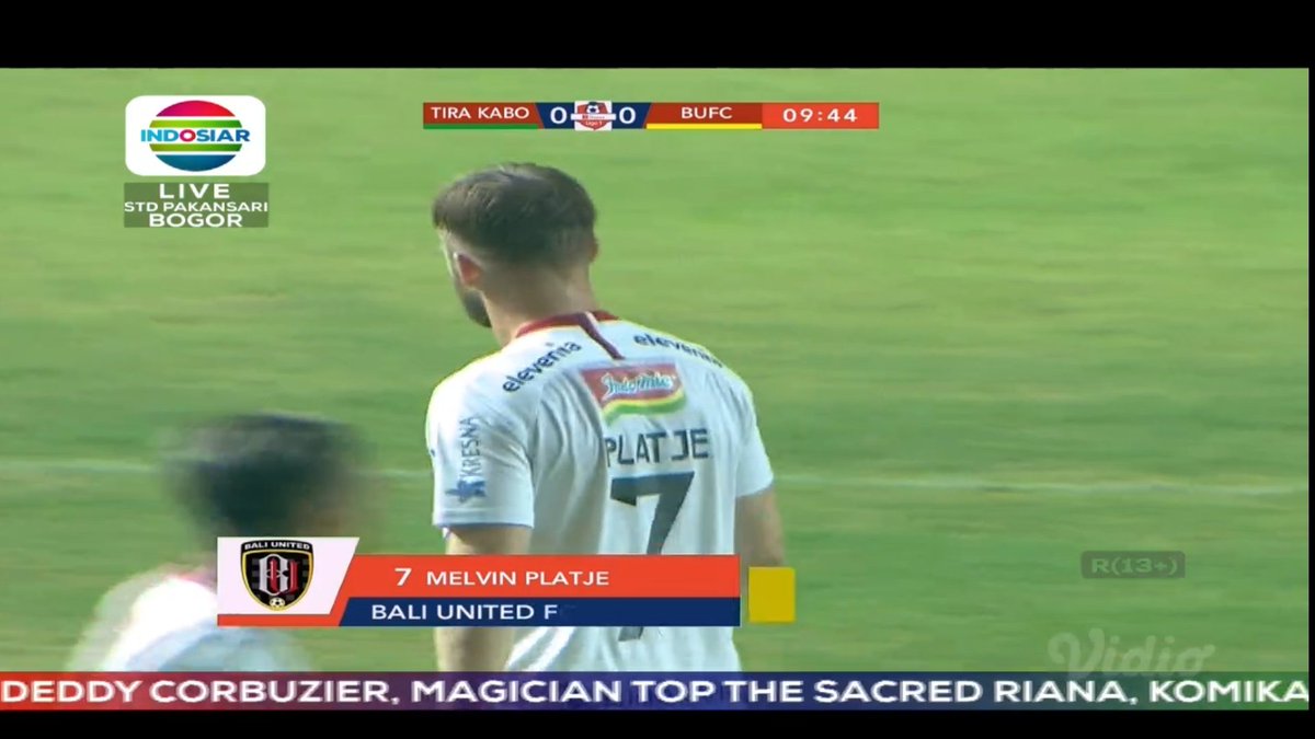 Indosiar's tweet photo. 09' Pemail @BaliUtd Melvin Platje mendapatkan kartu kuning.
#ShopeeLIGA1
#PSTIRADay
#BaliUnitedDay https://t.co/BWmBP0VvSE