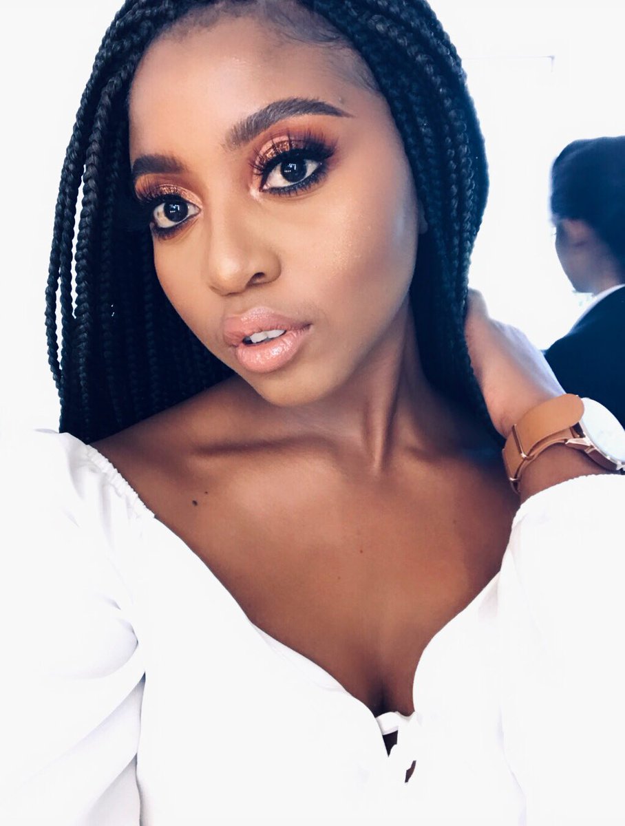 Madame_Shonsan's tweet photo. Some behind the scenes selfies from the incredible photo shoot I had with #Afrotex in Durban yesterday 🥰 

I have such an exciting announcement to make next week, I can’t wait to share this new project with you guys.. I just know you’re gonna love it!!! 💖❤️💙 #braidgang https://t.co/Gl2SOhx1cv