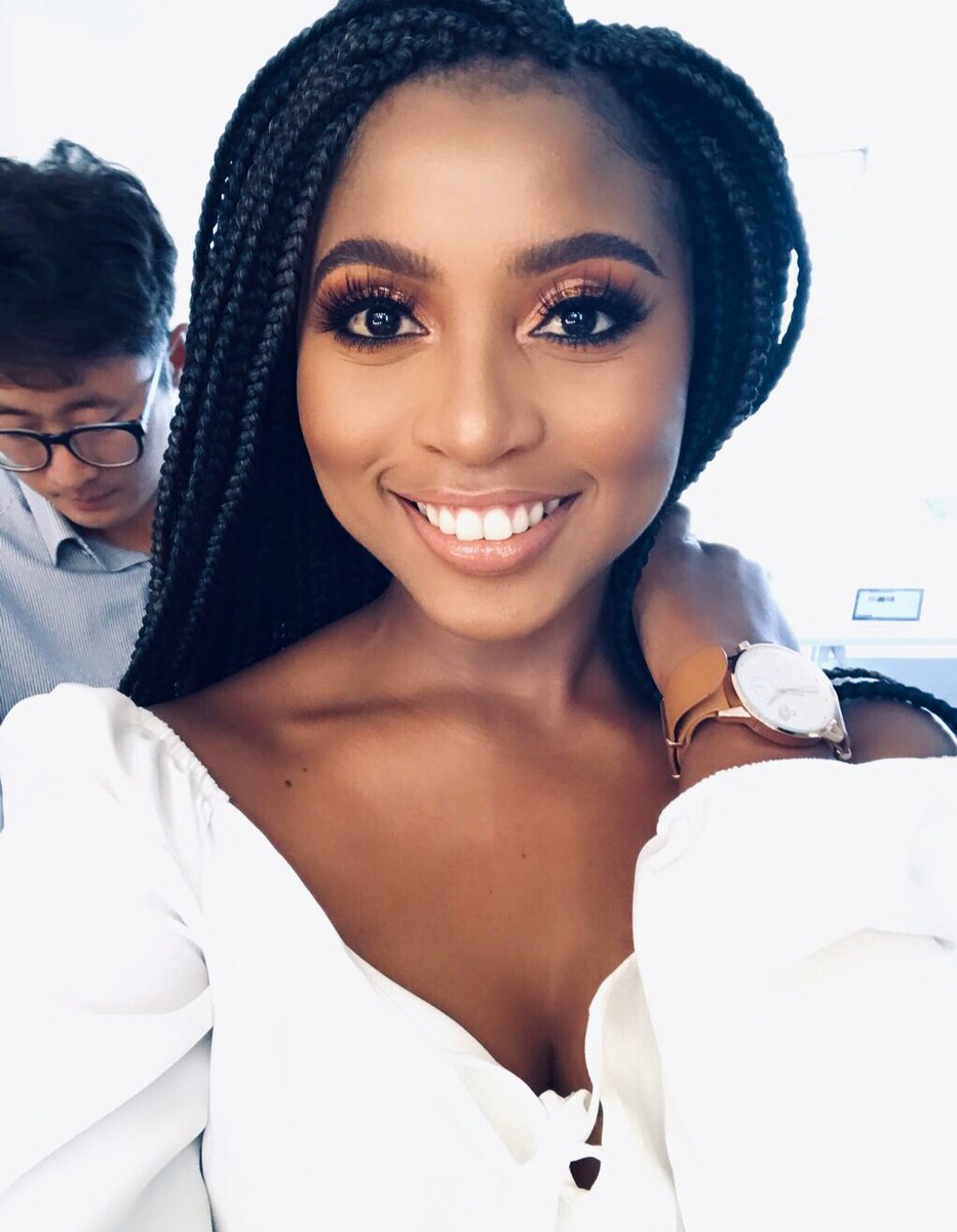 Madame_Shonsan's tweet photo. Some behind the scenes selfies from the incredible photo shoot I had with #Afrotex in Durban yesterday 🥰 

I have such an exciting announcement to make next week, I can’t wait to share this new project with you guys.. I just know you’re gonna love it!!! 💖❤️💙 #braidgang https://t.co/Gl2SOhx1cv