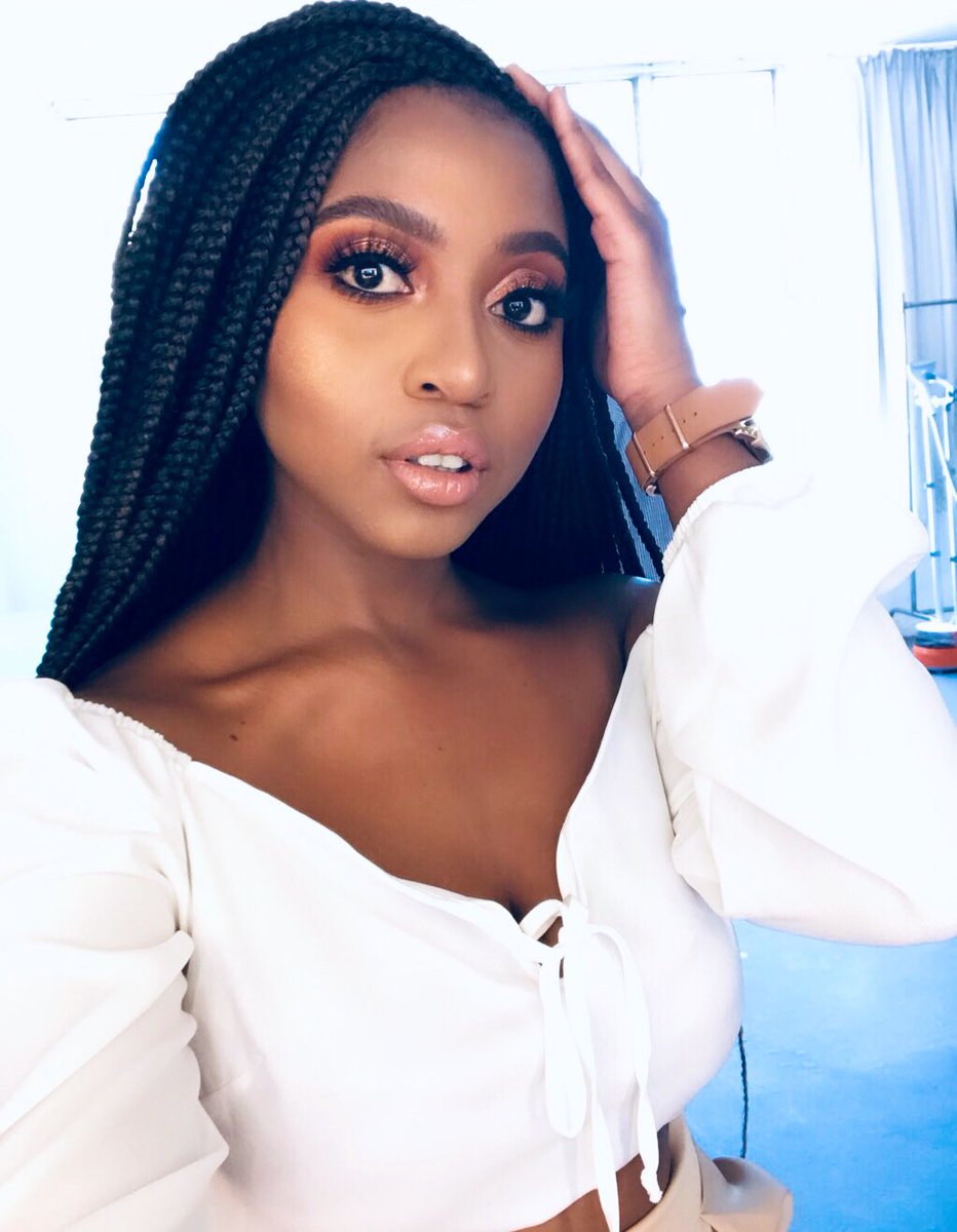 Madame_Shonsan's tweet photo. Some behind the scenes selfies from the incredible photo shoot I had with #Afrotex in Durban yesterday 🥰 

I have such an exciting announcement to make next week, I can’t wait to share this new project with you guys.. I just know you’re gonna love it!!! 💖❤️💙 #braidgang https://t.co/Gl2SOhx1cv