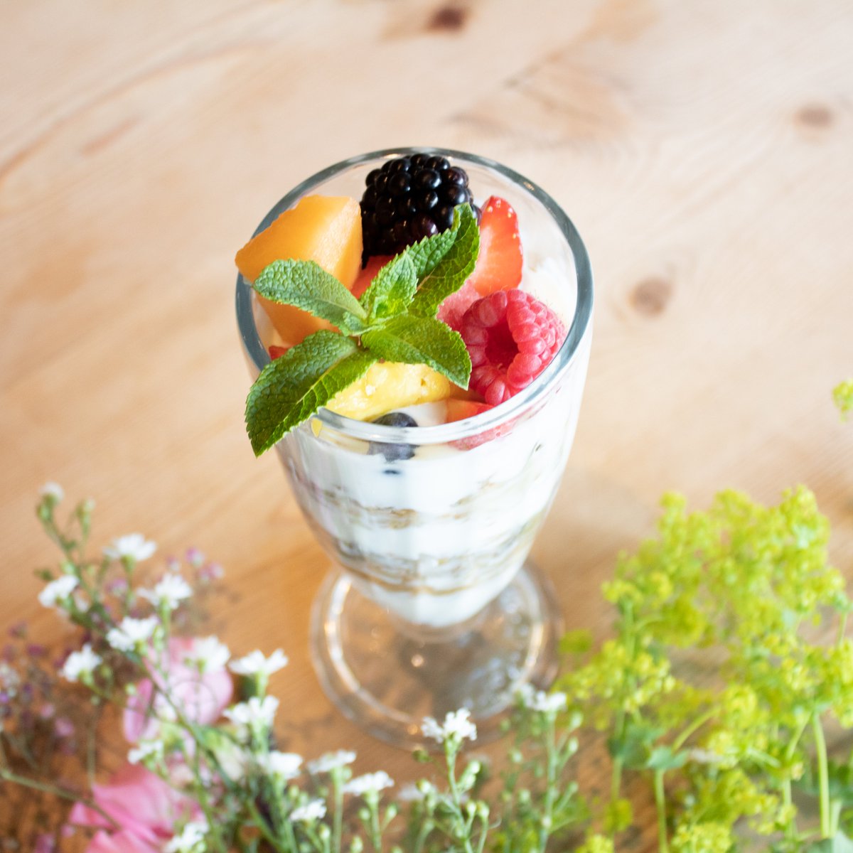 ๐ฑJoin our 7 dairy-free challenge๐ฑTry during 7 days our plant-based alternatives. Day 1t: ๐Granola Parfait๐ with organic coconut yoghurt and fresh fruit. You can also order it with our Crunola which makes it completely vegan. ๐ฑ๐ #dairyfree #lpqplantlove #WPMD @proveg.inter https://t.co/bse7xRxJk4