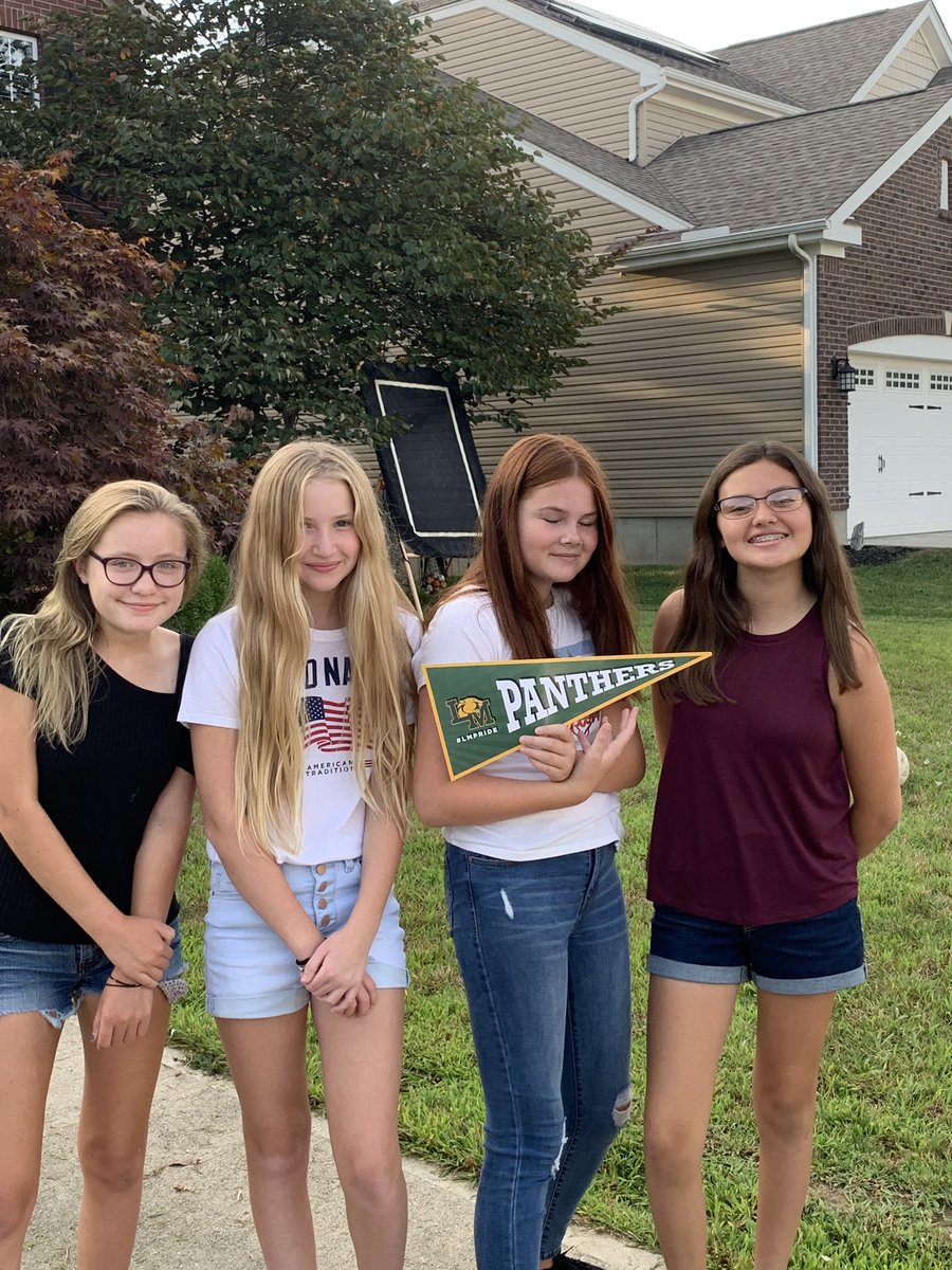 audrey510's tweet photo. #LMFirstDay19,. Riley ,Grace Moore, Dylan Kennedy, Savannah Snyder.#happy12thbdaySavannah, #juniorhighheretheycome https://t.co/jFCEIROPaA
