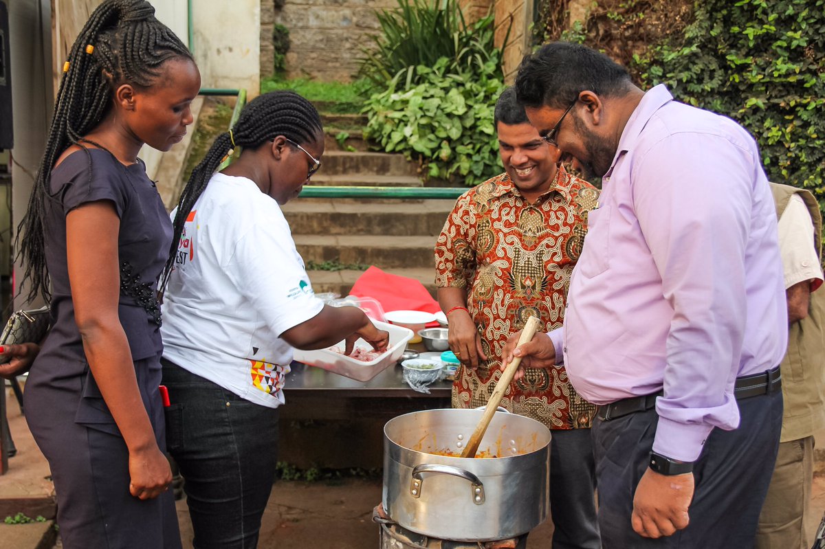 RACKITENGELA's tweet photo. Throw back to our installation/Koroga😍
You literally get the scent of the amazing aroma just by looking at this photos😍 you missed this? You really missed out😍

#rotaract #koroga #foodies #throwbackthursday #rotaractforever https://t.co/lH9Kw3jbKD