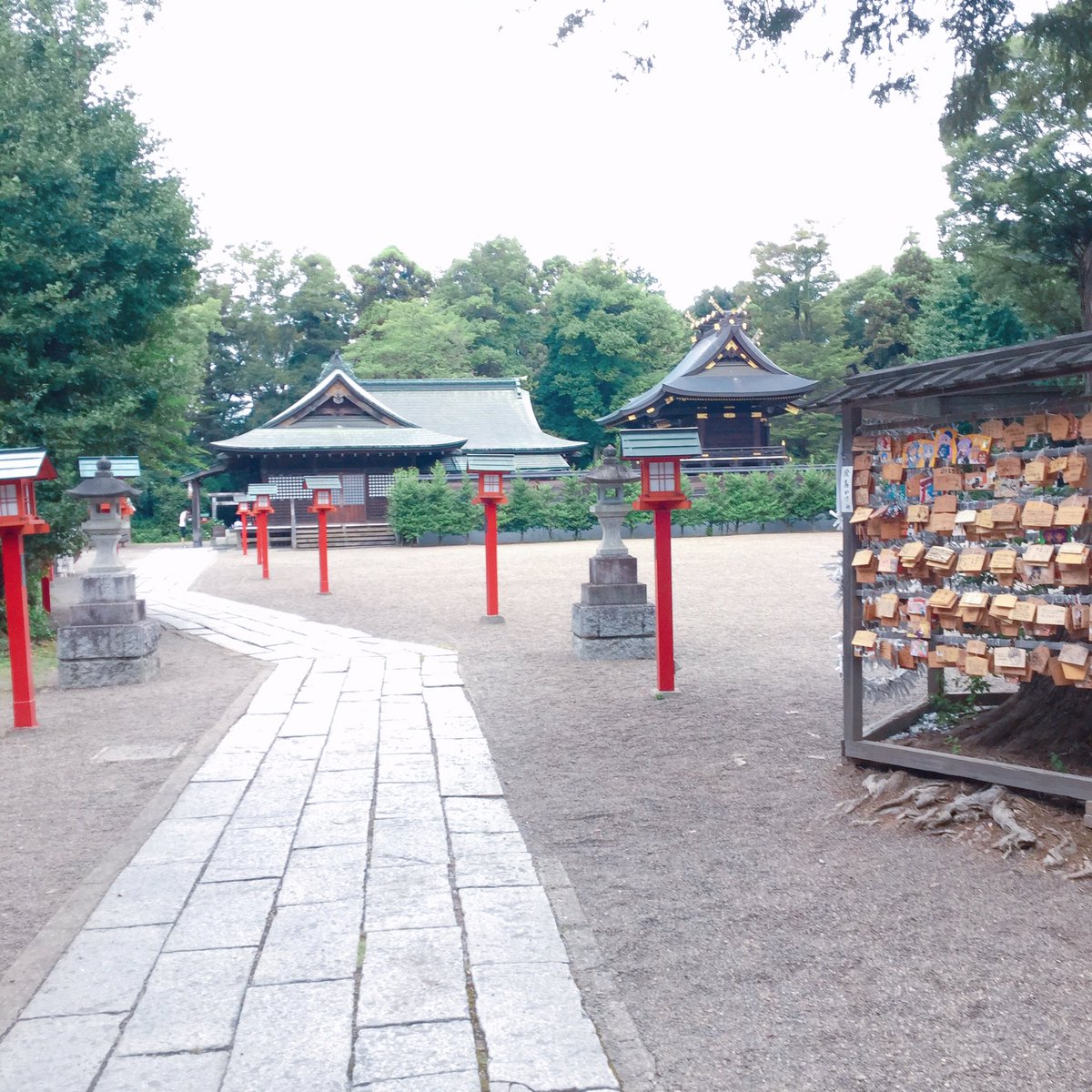 swaw11a's tweet photo. 2019年8月13日、私は鷲宮神社へ聖地巡礼と先月に起きた京アニの事件の追悼のお参りをしてきました。今回の事件で犠牲になられた方々への追悼とお見舞いのと京都アニメーションの早期の復興への応援の気持ちを絵馬に書いて奉納をしました。京都アニメーションに心から感謝をいたします！ #PrayForKyoani https://t.co/hBhwwKnv9Q