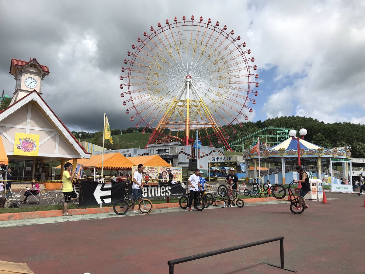 BMX_sin1's tweet photo. 北海道グリーンランドFMXショーケース残り3日‼️
BMXショーケースは2日間無事終わる事が出来て残り1日❗️18日が最終日です❗️
みなさん夏休み最後の思い出にいかがですか?お待ちしております😁
#北海道グリーンランド #FMX #BMX
#sunadaauto #akkism #xpc #versusme https://t.co/I2AZMijgve