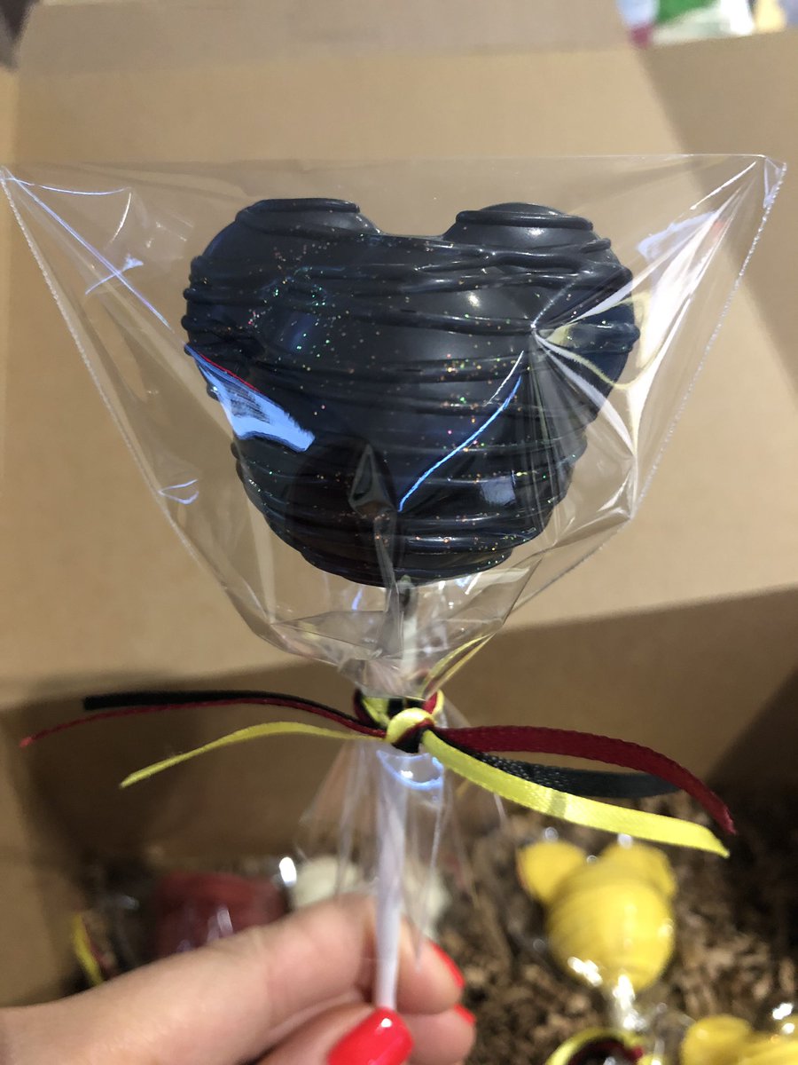 ShannaNBCLA's tweet photo. Happy Birthday to our dear @NBCLA Producer @nayplee! 🎉🎁🎈Celebrating in style with the cutest Mickey themed cookies and cake pops! 🍪🎂❤️ #HappyBirthday https://t.co/nW985xVU05