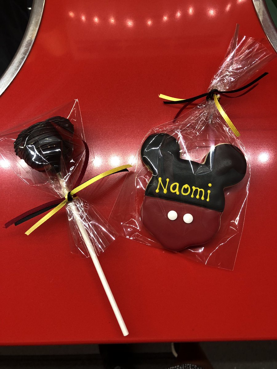 ShannaNBCLA's tweet photo. Happy Birthday to our dear @NBCLA Producer @nayplee! 🎉🎁🎈Celebrating in style with the cutest Mickey themed cookies and cake pops! 🍪🎂❤️ #HappyBirthday https://t.co/nW985xVU05