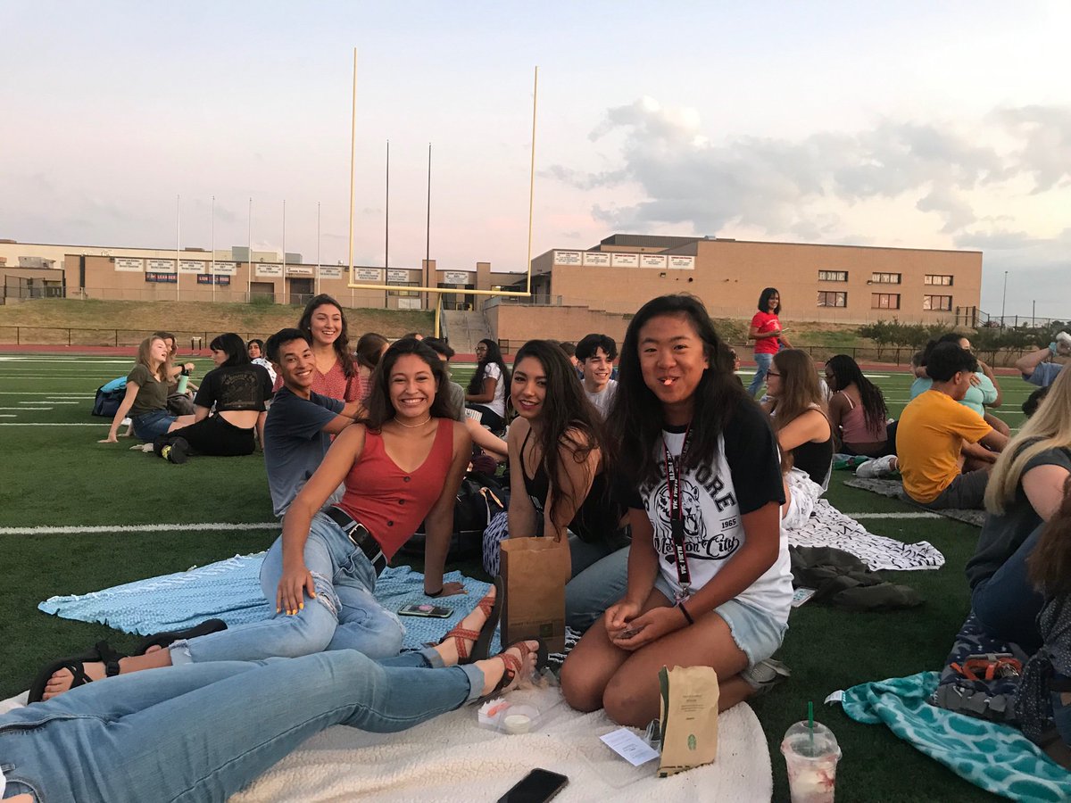 shawnaq's tweet photo. Class of 2020 starting the year together https://t.co/seUO7JIWAI