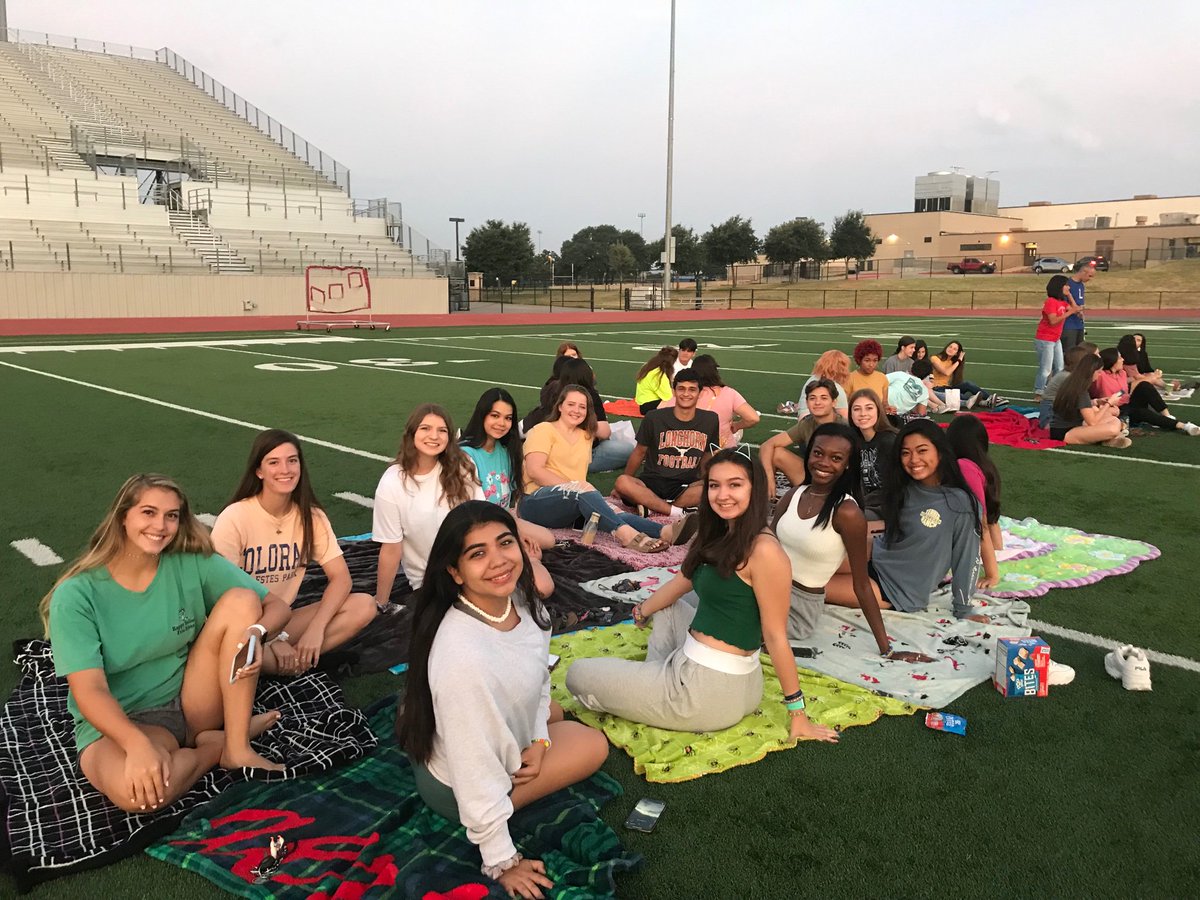 shawnaq's tweet photo. Class of 2020 starting the year together https://t.co/seUO7JIWAI