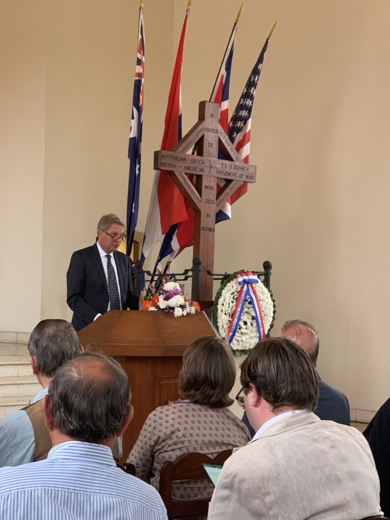 YolandeMelsert's tweet photo. Mooie herdenking van einde WOII in Zuid-Oost Azië met een prachtige speech van scheidend ambassadeur @robswartbol over samen herinneren met ruimte voor de pijn van álle betrokkenen. Opdat het nooit meer gebeurt. @NLinIndonesia @MinBZ @Oorlogsgraven https://t.co/hOaO0CrnuZ