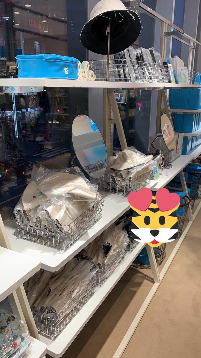 banilla_id's tweet photo. Twaii’s Shop Japan @ Tokyo
#twaiishop #TwaiisShop #twicejapan #twicepopupstore #twicealbum #twicestore #twicelights https://t.co/iYyOK6dEdv
