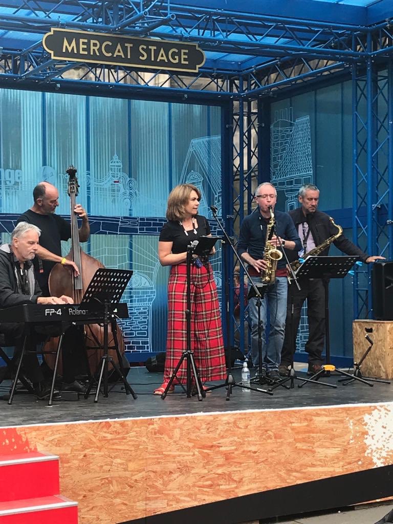 Another street gig yesterday! Production stage on the Royal Mile 🎷🎼🎤 Thanks to everyone who came! <a href="/edfringe/">Edinburgh Festival Fringe</a> @thespaceuk #edfringe #productionstage #royalmile #royalmileedinburgh #edfringemusic #ootb #ootbjazz #farnhamjazz
