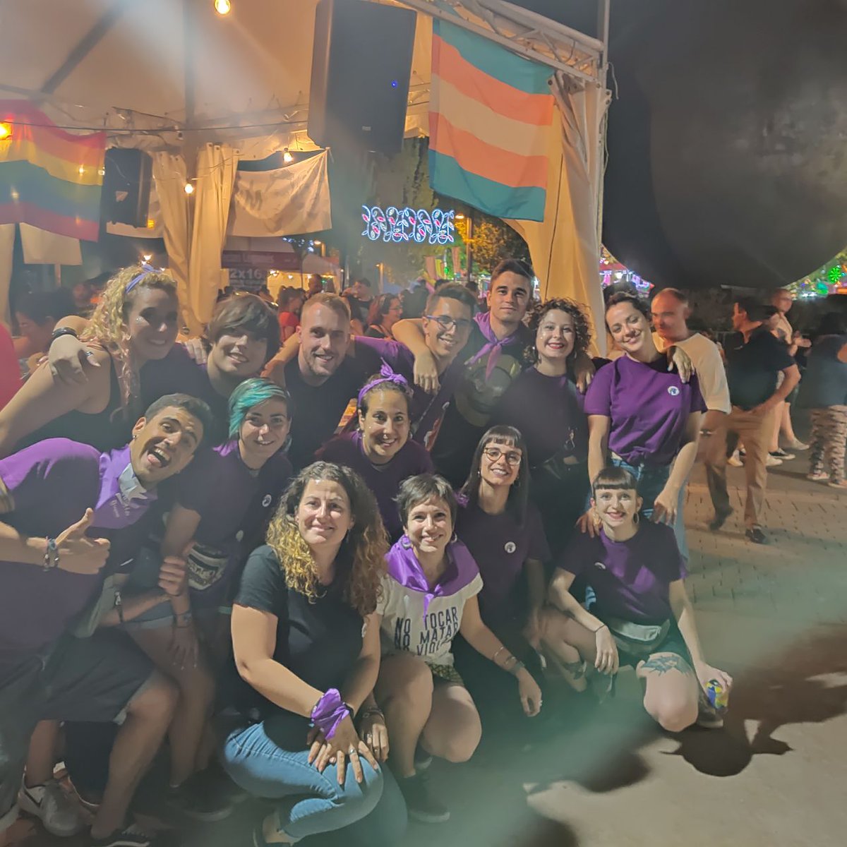 leganemos's tweet photo. Anoche disfrutamos de la compañía  @Sambaiduria en nuestra caseta. Por un #leganesfeminista y vestimos pañoleta morada por unas #fiestaslibresdeviolenciasmachistas
#fiestasleganes2019
#FiestasLeganes19 https://t.co/ZthasIgHO8