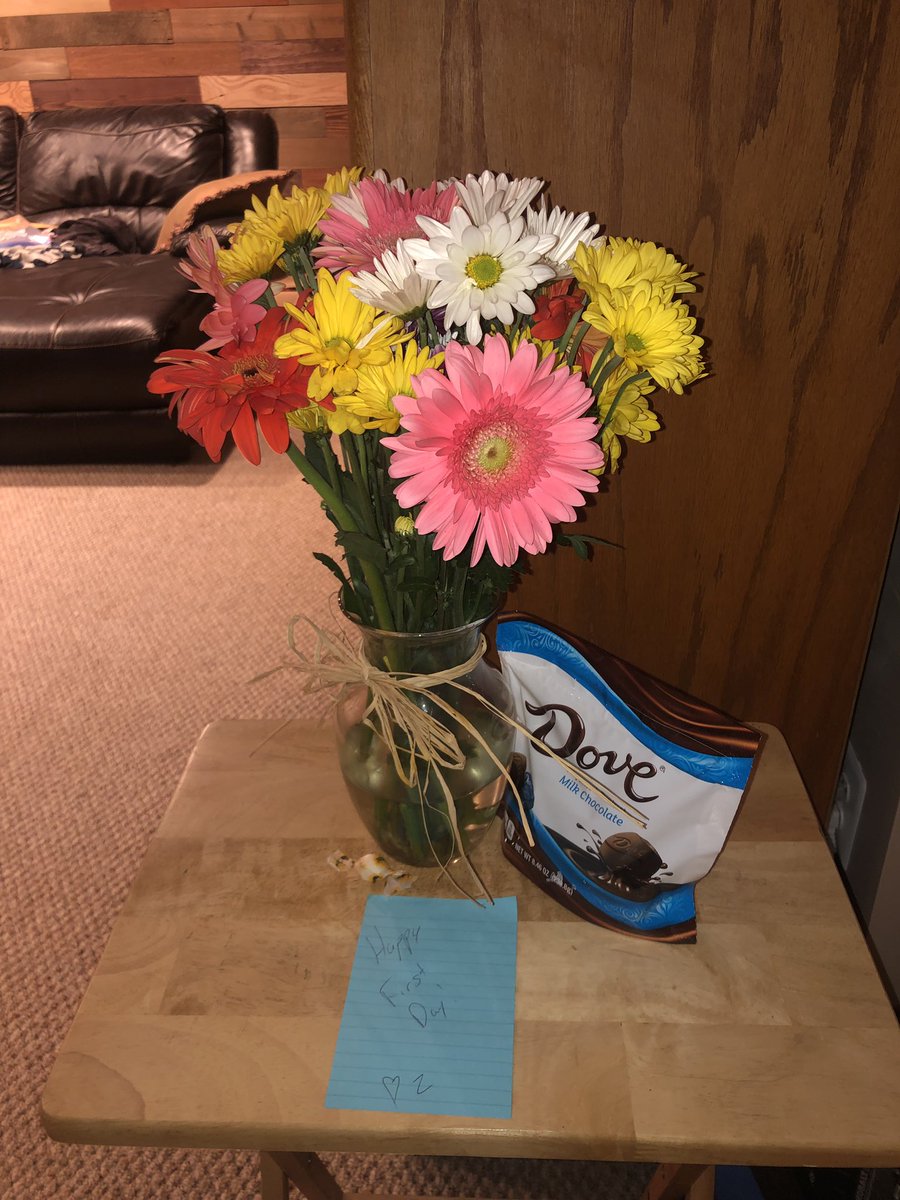 Best husband ❤️ thank you for the first day of school flowers! 💐