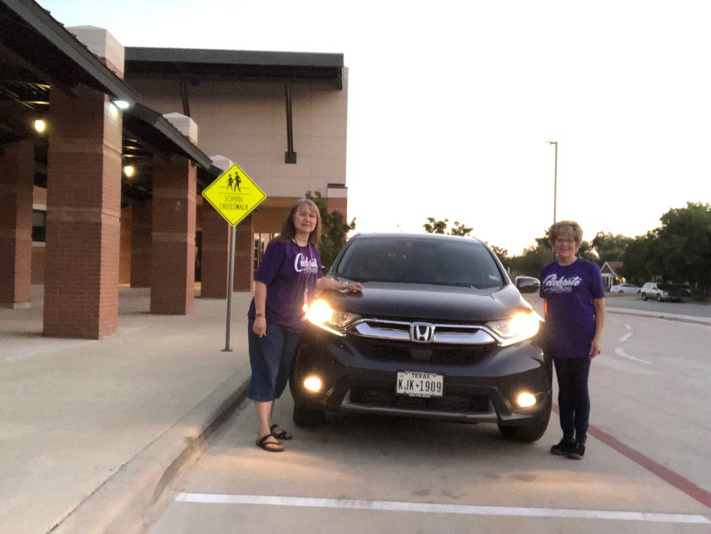 DeniseBrunner1's tweet photo. Elementary Librarians are celebrating a new school year. #aisdcarpool #celebrateaisd https://t.co/rxK0CMWGsI