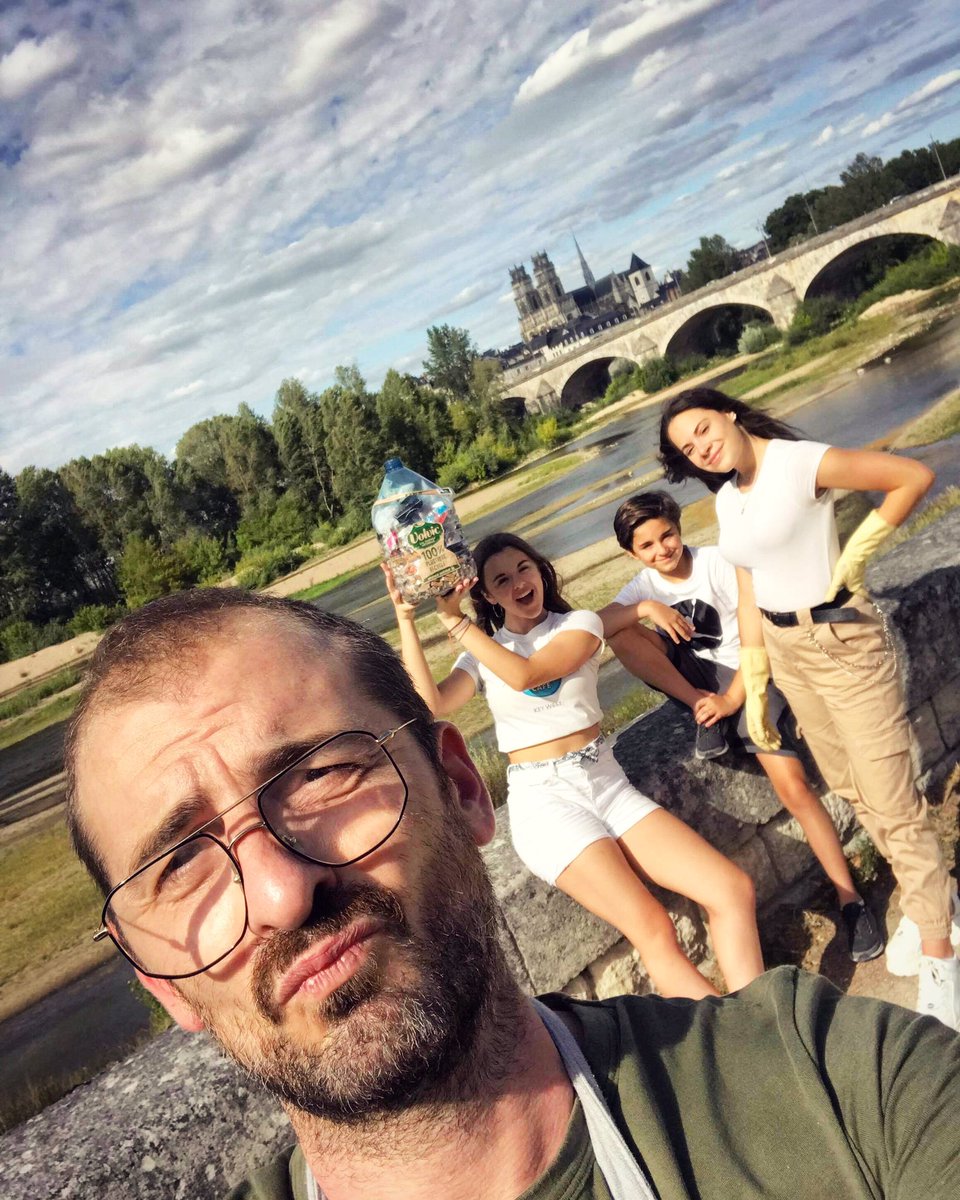 FlorianDelisle's tweet photo. | Fier d’avoir contribué en famille à ramasser mégots et autres déchets sur les quais de la Loire à Orléans pour #fillthebottle &amp; #macitévabriller.  #CleanWalkers #CleanWalk #CleanEarth #Orléans @OrleansMetropol @cleanwalkeroff @WWFFrance https://t.co/jootVSZhNF