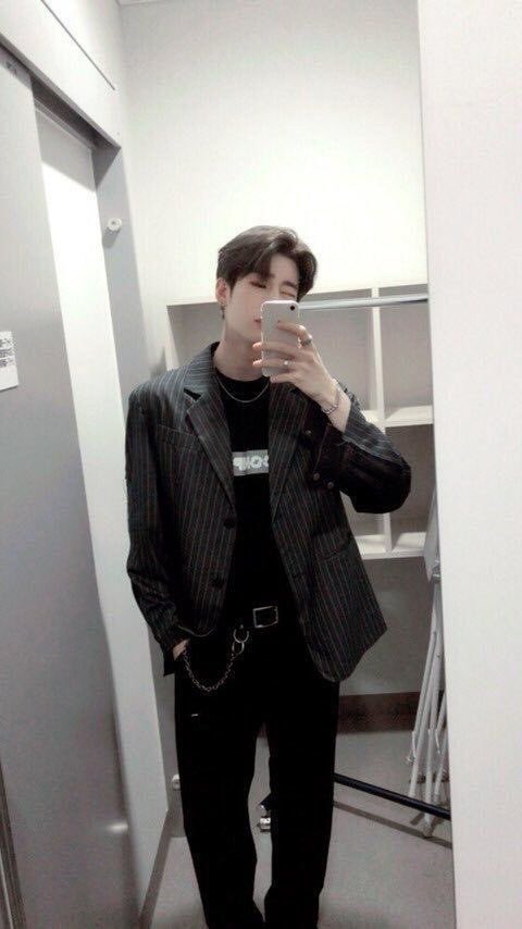 99OARii's tweet photo. ใส่อะไรก็หล่อ บ้าป่าว งานเดินแบบต้องเข้าสักทีแล้วนะ https://t.co/xD8s7GDDUd