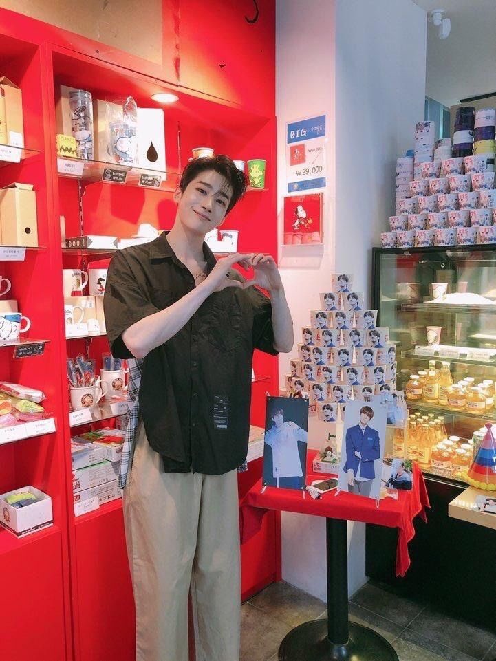 99OARii's tweet photo. ใส่อะไรก็หล่อ บ้าป่าว งานเดินแบบต้องเข้าสักทีแล้วนะ https://t.co/xD8s7GDDUd