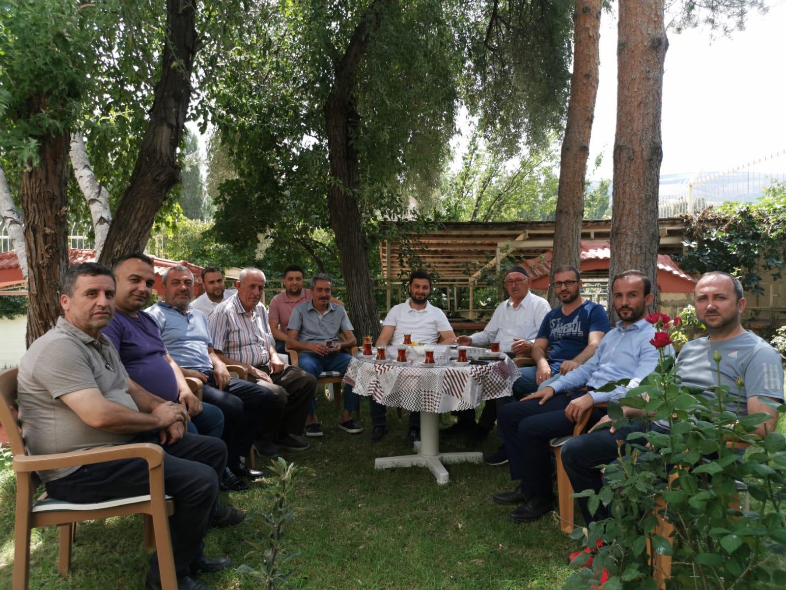 mevlut oztekin on twitter uretimini ilcemizde yapan coskun sucuklari nin sahibi kemal coskun bey i bayburt ta ki evinde ziyaret ettik misafirperverlikleri ve hos sohbetleri icin tesekkur ederim https t co dhntnz6ubl twitter